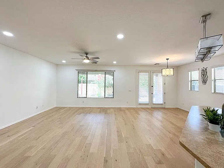 122 W Aster Dr — Photo 17