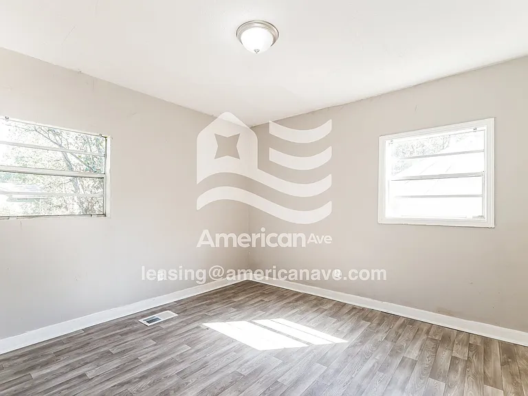 611561_008_main_bedroom_9.jpg