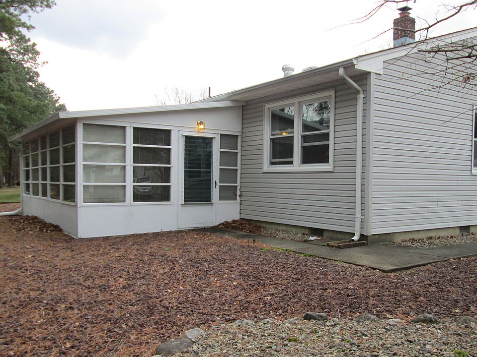 2nd image of 30 Cortlandt Dr