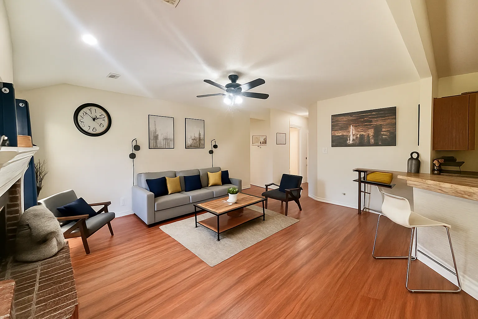 214 Modene St — Photo 3