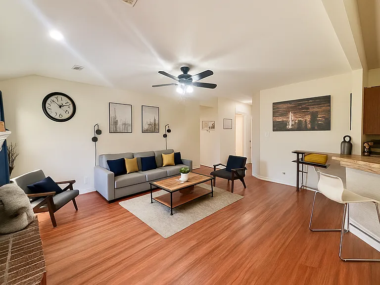 214 Modene St — Photo 3