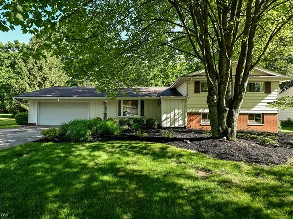 6849 Westview Dr, Brecksville, OH 44141
