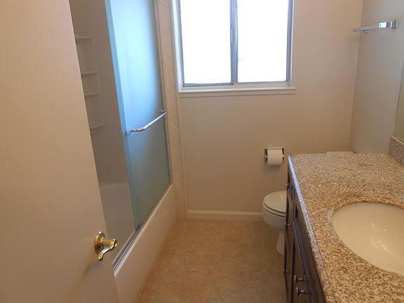 4th image of 2044 Ascot Dr APT 4