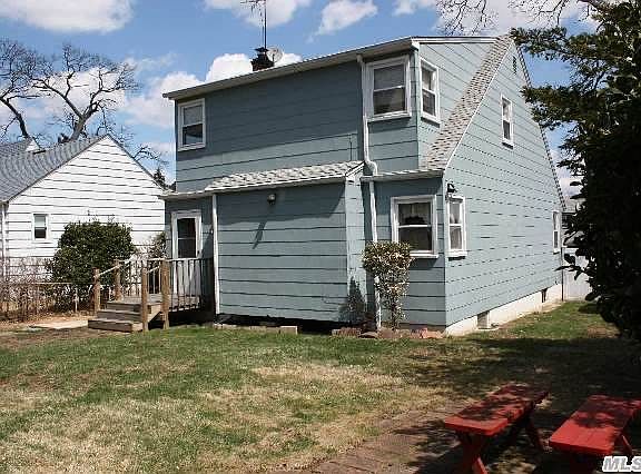 4th image of 1688 Howard Pl