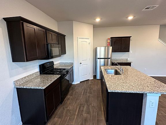 5th image of 108 Snapdragon Ln