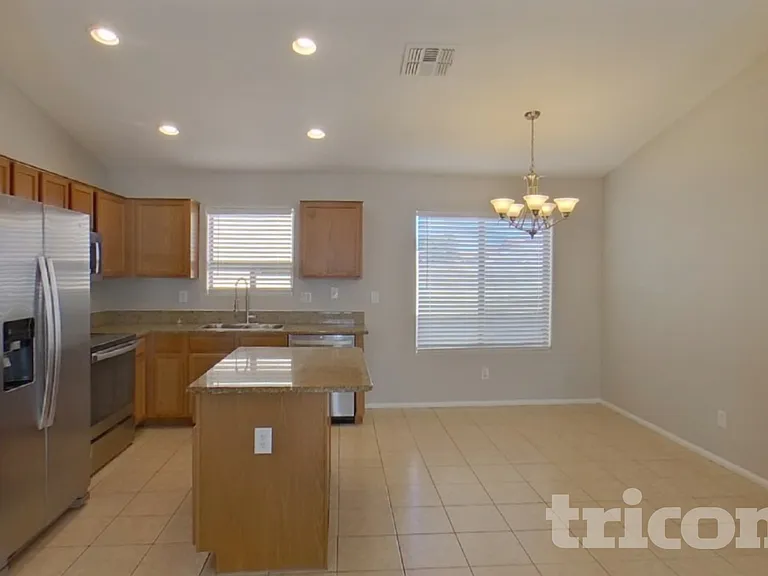 39964 W Sanders Way — Photo 4
