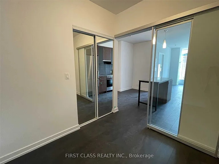 203 College St #406 — Photo 7