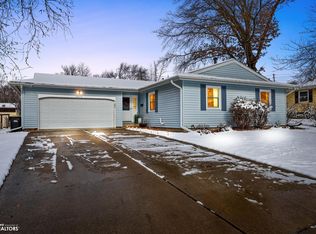 3304 Sweet Briar Ave, Iowa City, IA 52245