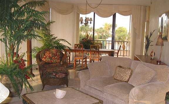 4th image of 530 Ocean Dr APT 305