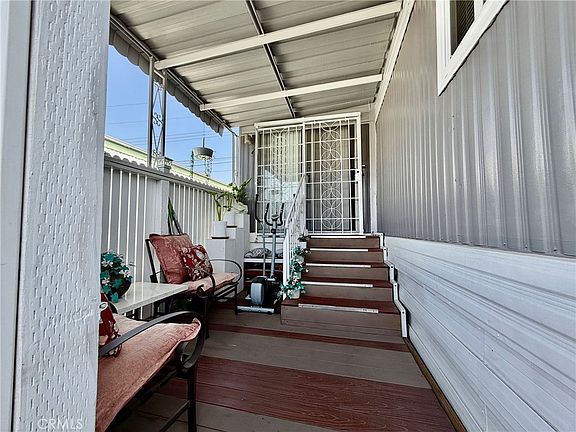 5th image of 630 S Maple Ave #18