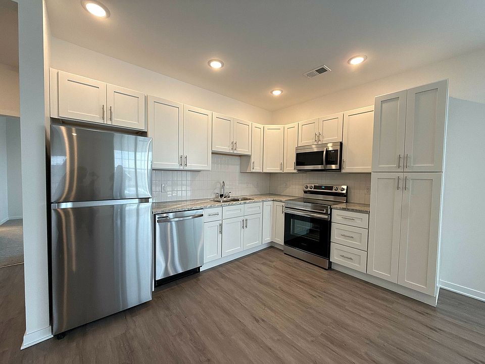 Vista Riverwest - Unit Kitchen