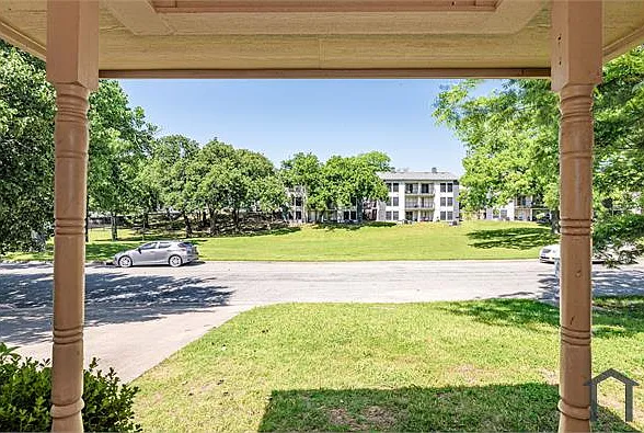 3 bed, 1345 sqft, $1,695 — Photo 3