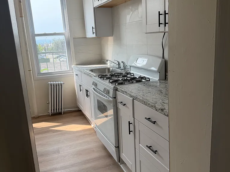 901 Summit Ave #1 — Photo 5