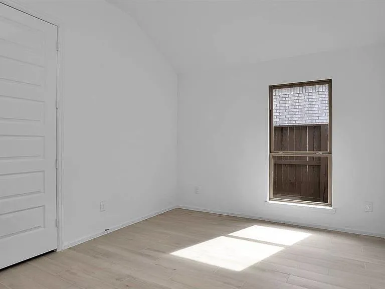 2910 Starling Dr — Photo 13