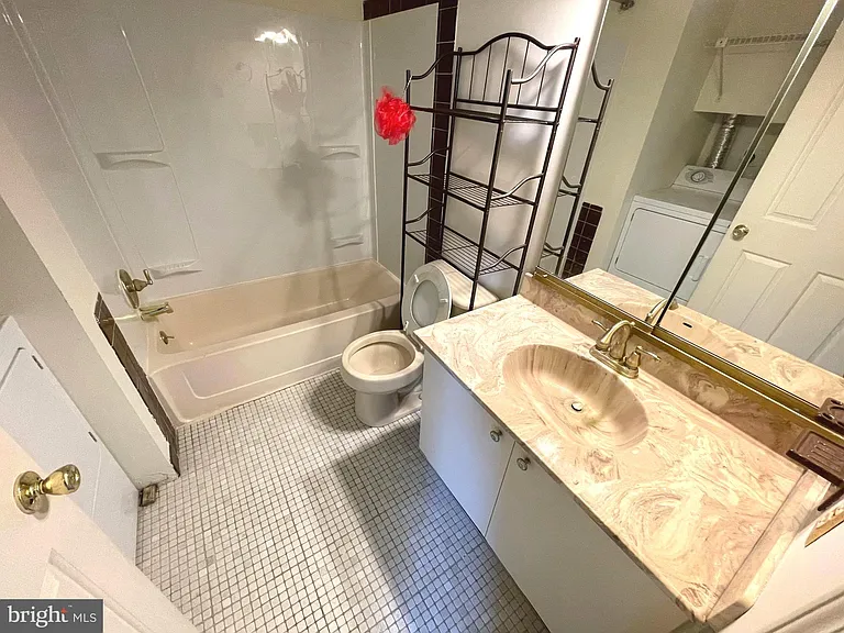 245 Carriage Ct #245 — Photo 27