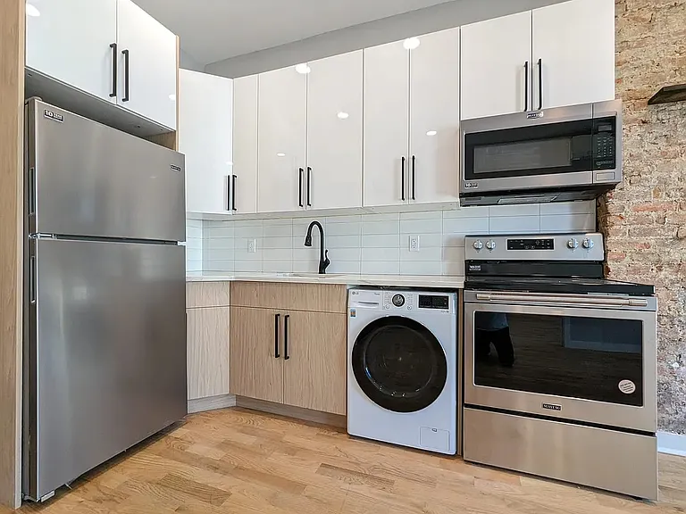 566 Wilson Ave #Penthouse 2 — Photo 5