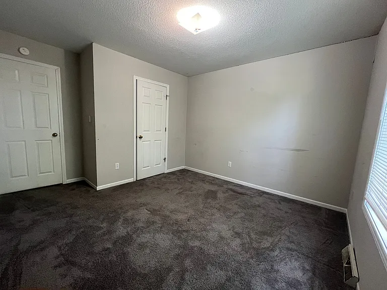 102-104 Albany Dr — Photo 11