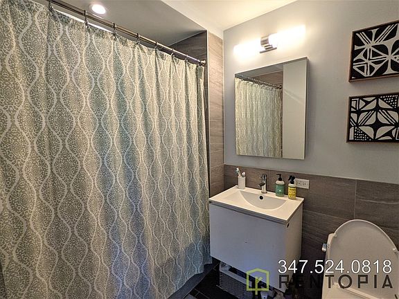 4th image of 596 Washington Ave #4G