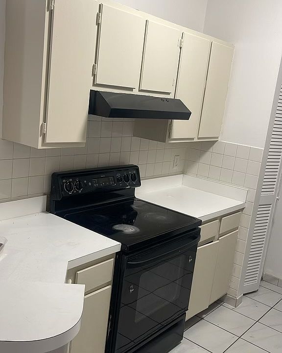 2nd image of 1148 Easton St