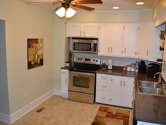 2nd image of 706 E Benton St