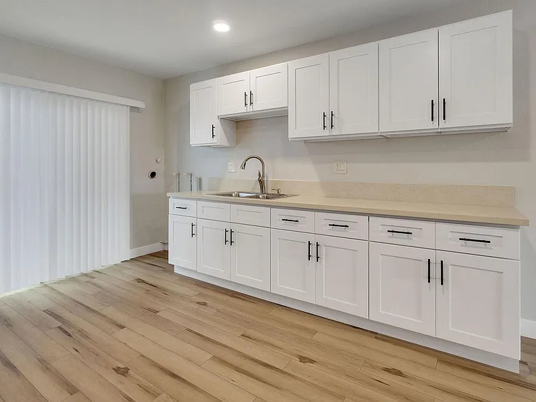 903 Lilienthal Ln — Photo 7