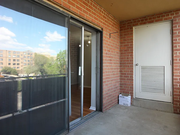 1931 N Cleveland St #306 — Photo 22