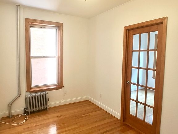 4th image of 328 E 9th St APT 14