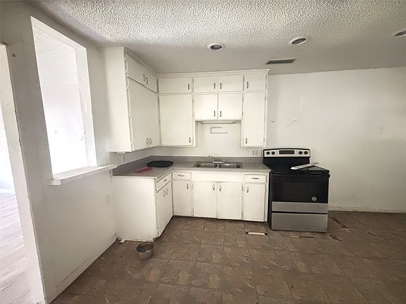 4th image of 204 Prairie St