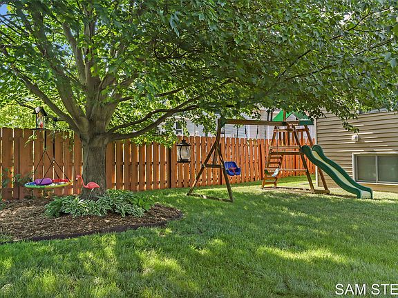 4th image of 3071 Chaminade Ct SW
