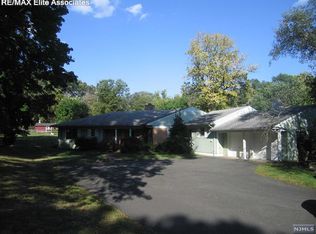 39 Woodcliff Lake Rd, Saddle River, NJ 07458