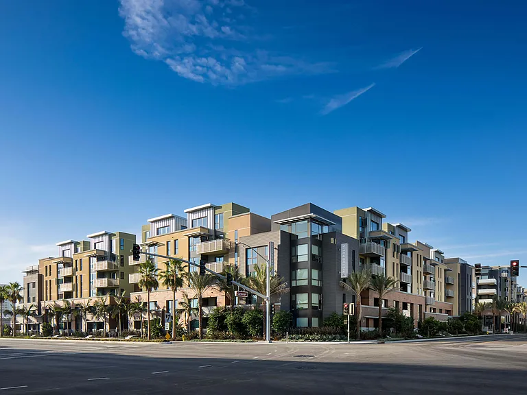Metropolis Apartments — Photo 2