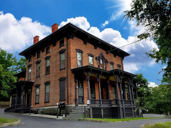 705 E Buffalo St, Ithaca, NY 14850