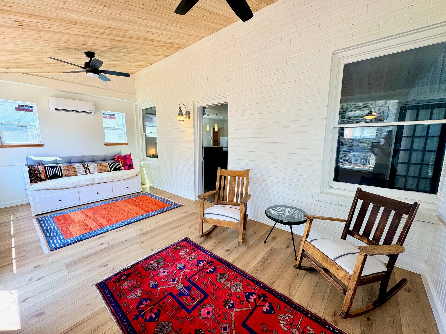 1 bed, 900 sqft, $2,300 — Photo 3