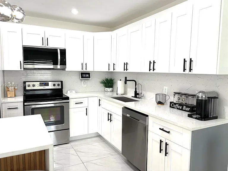 6515 SW 20th Ct — Photo 7
