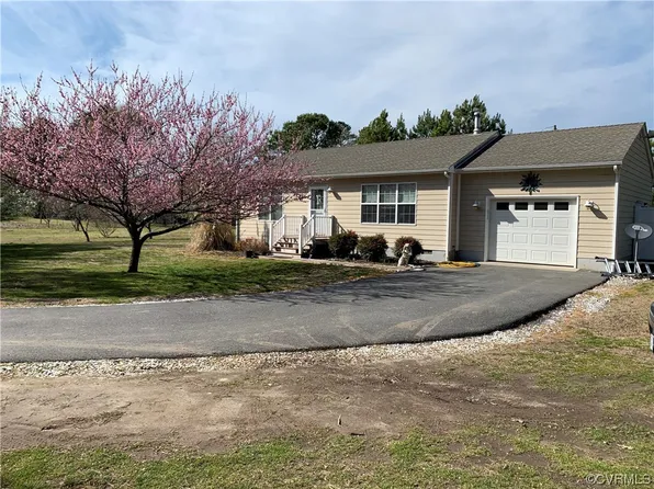 163 Sailors Cv, Deltaville, VA 23043