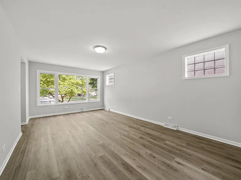 15520 Ellis Ave — Photo 3