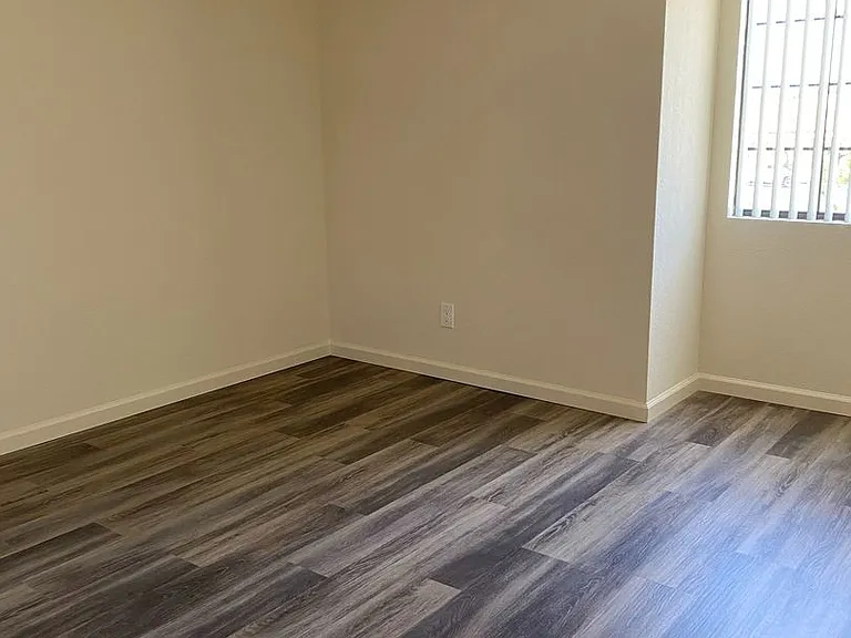 Los Olivos Apartments — Photo 29