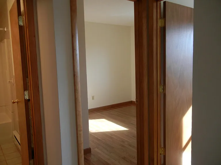 111 E 5th St #3 — Photo 6