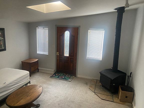 2nd image of 214 Owen St