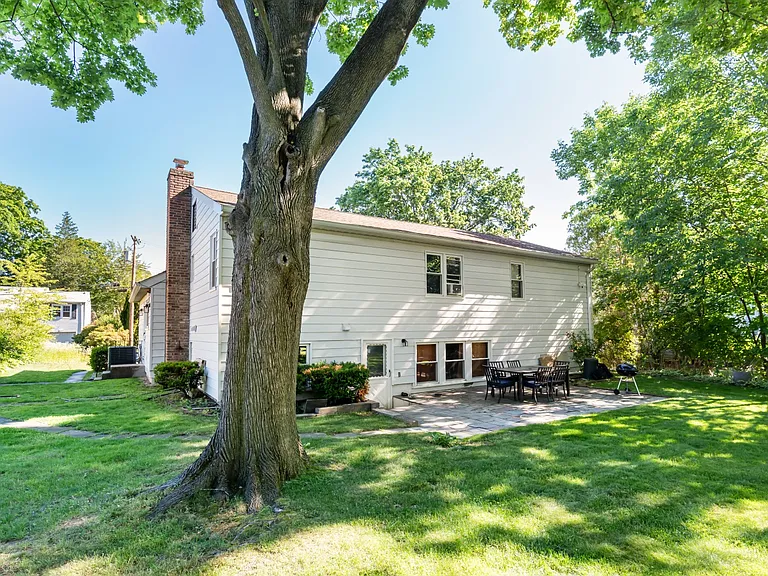 31 Frederick Ln — Photo 65
