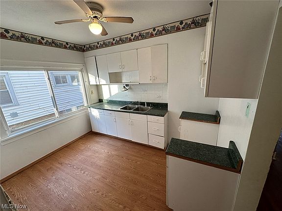 4th image of 17904 Schenely Ave