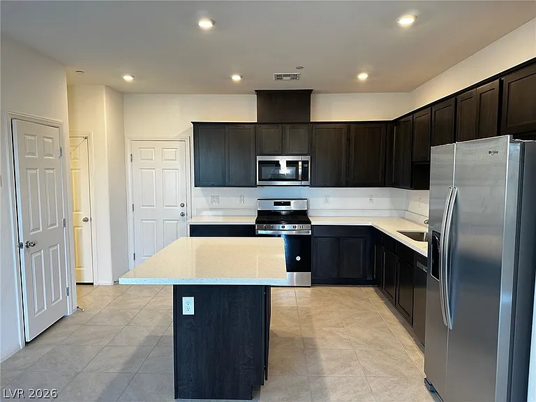 512 Ylang Pl — Photo 5