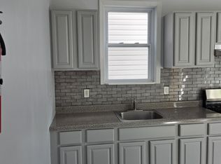 195 22nd St Floor 2, Irvington, NJ 07111