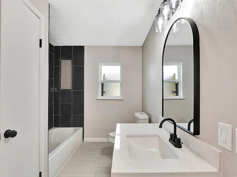 704 Teabury Ave — Photo 26