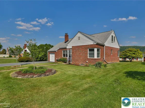 14 Spruce St, Emmaus, PA 18049