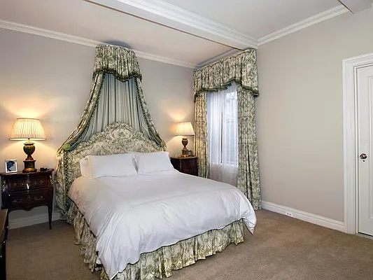 Sold by Sotheby's International Realty | media 30