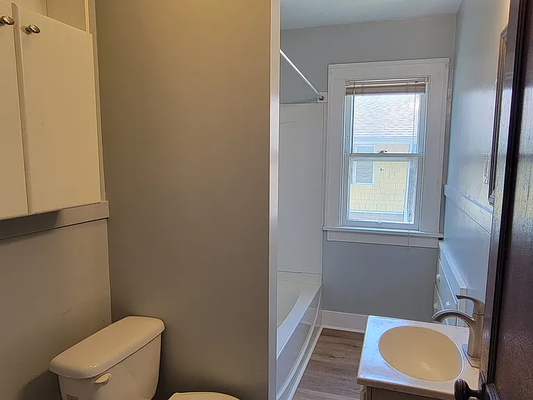 1166 Hall St SE — Photo 9