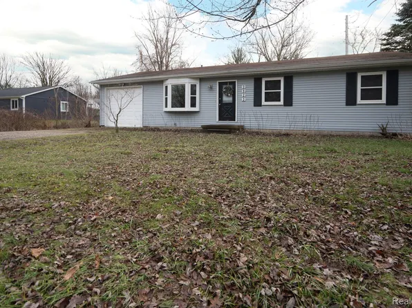 3923 Krafft Rd, Fort Gratiot, MI 48059