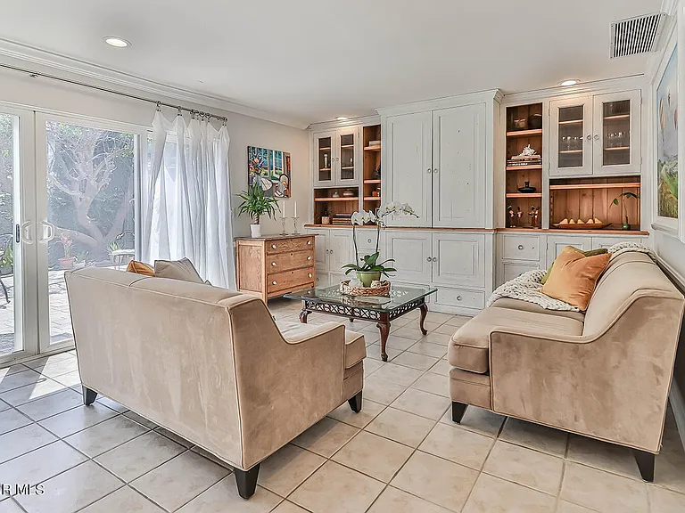 1056 S Barrow Ct — Photo 3