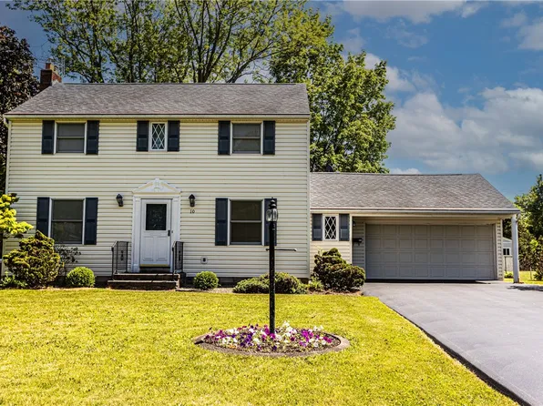 10 Southwick Dr, Webster, NY 14580